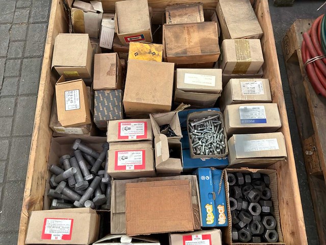 Diverse bouten, moeren & ringen - afbeelding 9 van  13