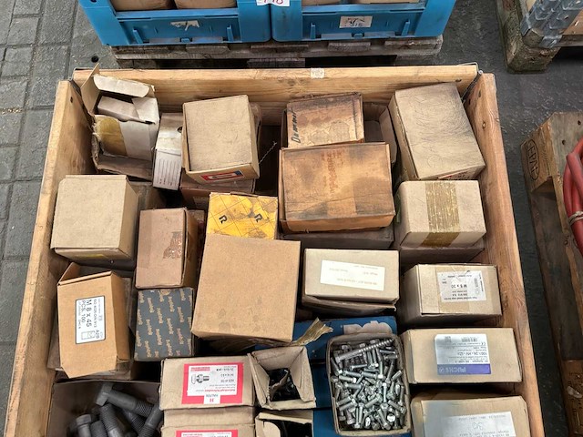 Diverse bouten, moeren & ringen - afbeelding 10 van  13