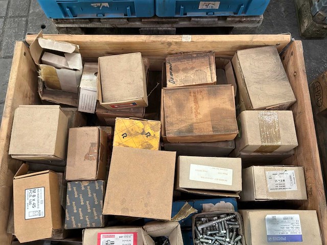 Diverse bouten, moeren & ringen - afbeelding 11 van  13