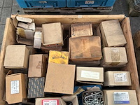 Diverse bouten, moeren & ringen - afbeelding 11 van  13