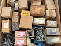 Diverse bouten, moeren & ringen - afbeelding 12 van  13