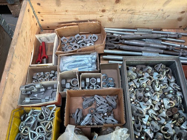 Diverse bouten, moeren, sluitringen en ankers - afbeelding 2 van  11