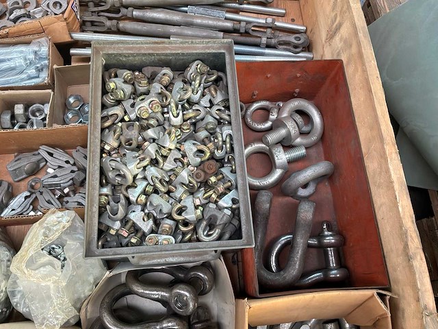 Diverse bouten, moeren, sluitringen en ankers - afbeelding 3 van  11