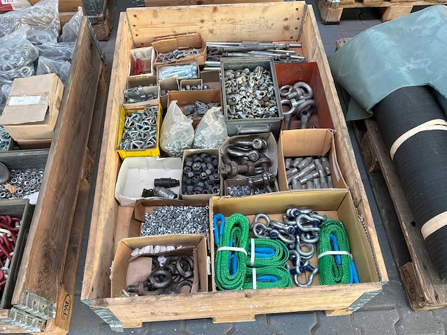 Diverse bouten, moeren, sluitringen en ankers - afbeelding 5 van  11