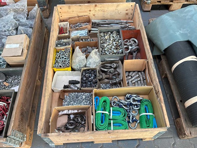 Diverse bouten, moeren, sluitringen en ankers - afbeelding 6 van  11