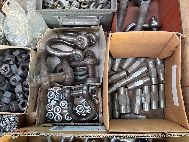 Diverse bouten, moeren, sluitringen en ankers - afbeelding 8 van  11