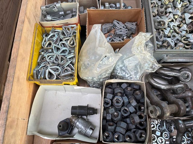 Diverse bouten, moeren, sluitringen en ankers - afbeelding 10 van  11