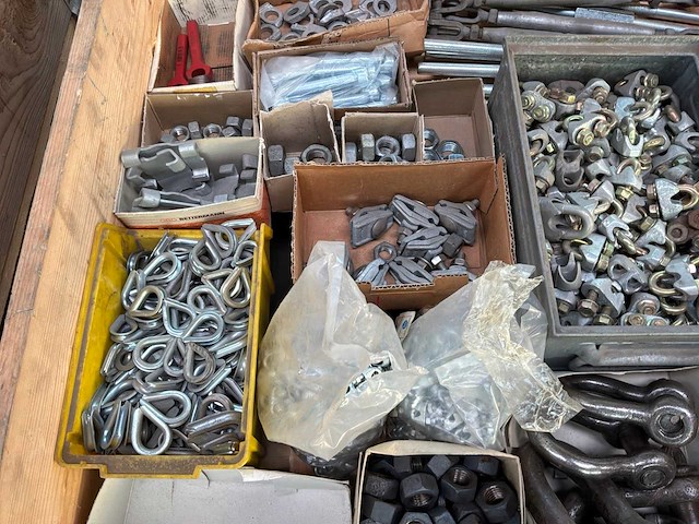 Diverse bouten, moeren, sluitringen en ankers - afbeelding 11 van  11