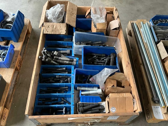 Diverse bouten - afbeelding 1 van  4