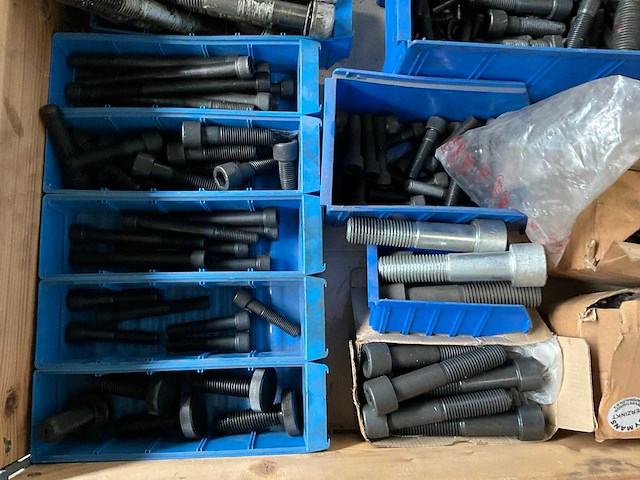 Diverse bouten - afbeelding 2 van  4