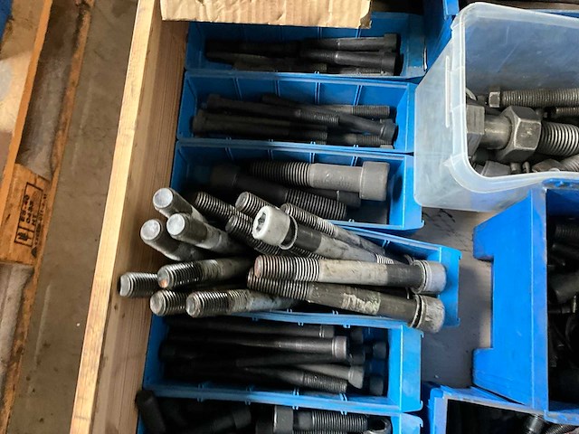 Diverse bouten - afbeelding 3 van  4