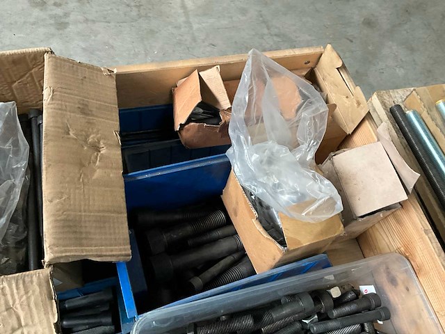 Diverse bouten - afbeelding 4 van  4