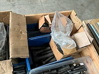 Diverse bouten - afbeelding 4 van  4