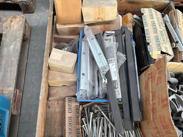 Diverse bouw- en bevestigingsmaterialen - afbeelding 2 van  9