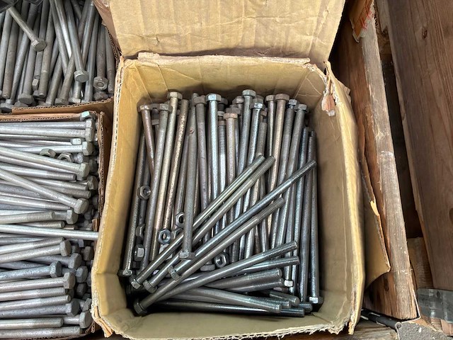 Diverse bouw- en bevestigingsmaterialen - afbeelding 5 van  9