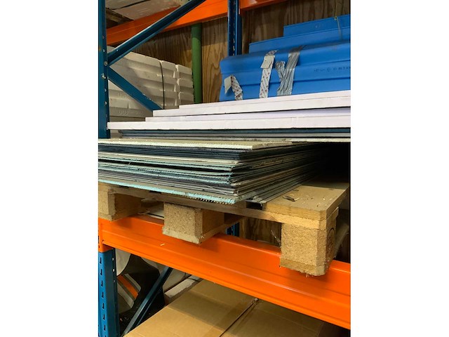 Diverse bouw- en plaatmateriaal - afbeelding 3 van  4
