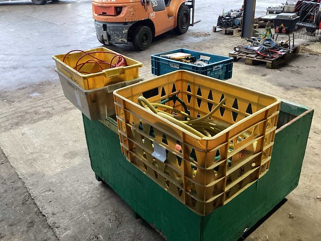 Diverse bouw gereedschap - afbeelding 1 van  4