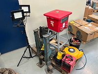 Diverse bouw/ werkplaats materialen - afbeelding 2 van  8