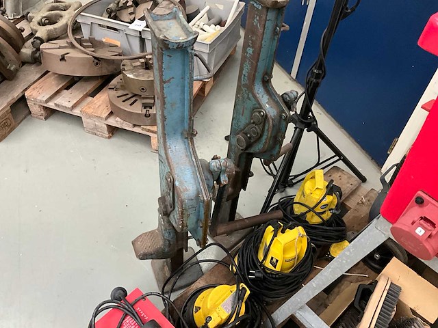 Diverse bouw/ werkplaats materialen - afbeelding 5 van  8