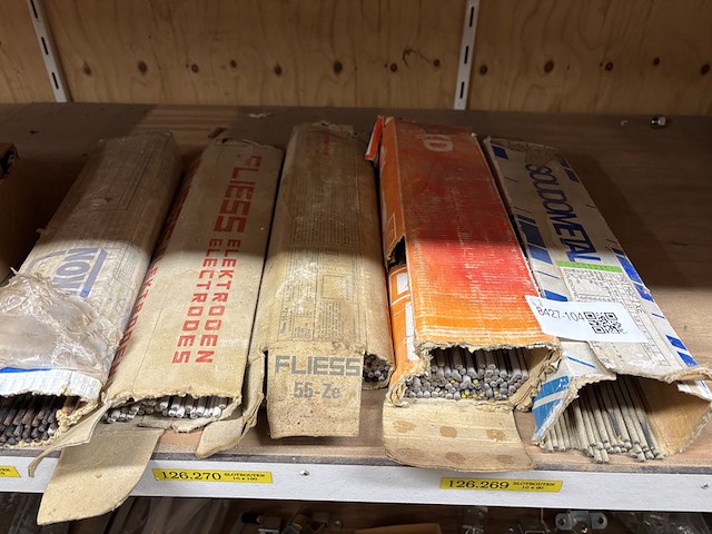 Diverse bouwbenodigdheden - afbeelding 1 van  3