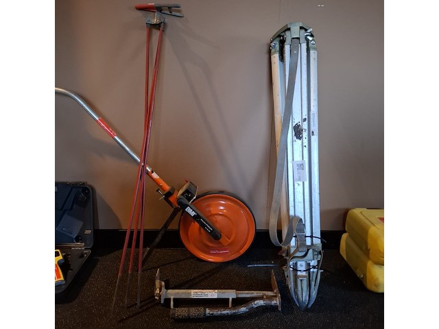 Diverse bouwbenodigdheden - afbeelding 1 van  6