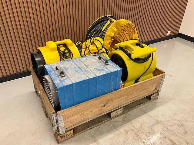 Diverse bouwmachines - afbeelding 1 van  6