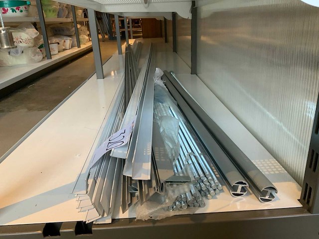 Diverse bouwmateriaal - afbeelding 2 van  2