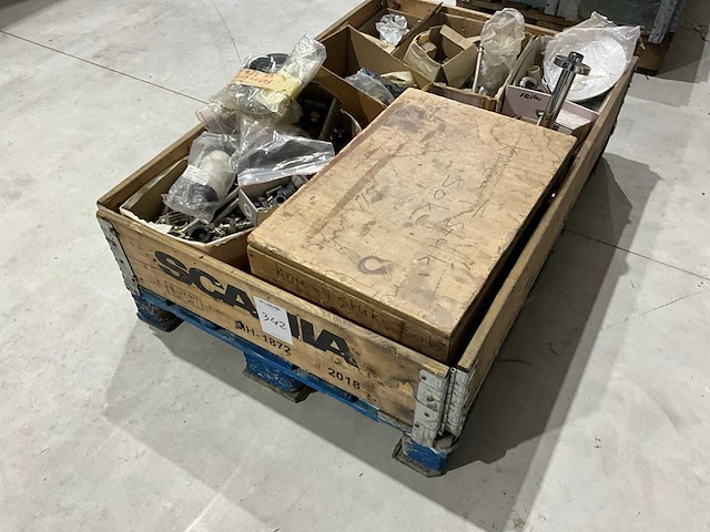 Diverse bouwmaterialen badkamer - afbeelding 1 van  2