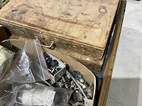 Diverse bouwmaterialen badkamer - afbeelding 2 van  2