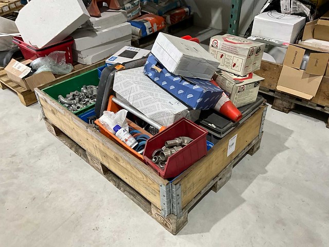 Diverse bouwmaterialen badkamer - afbeelding 1 van  5