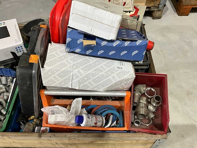 Diverse bouwmaterialen badkamer - afbeelding 2 van  5