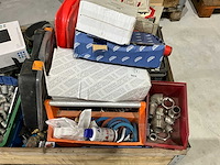 Diverse bouwmaterialen badkamer - afbeelding 2 van  5