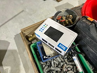 Diverse bouwmaterialen badkamer - afbeelding 4 van  5