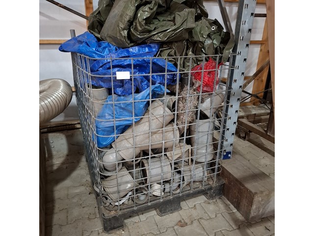 Diverse bouwmaterialen en 2x kist - afbeelding 2 van  9