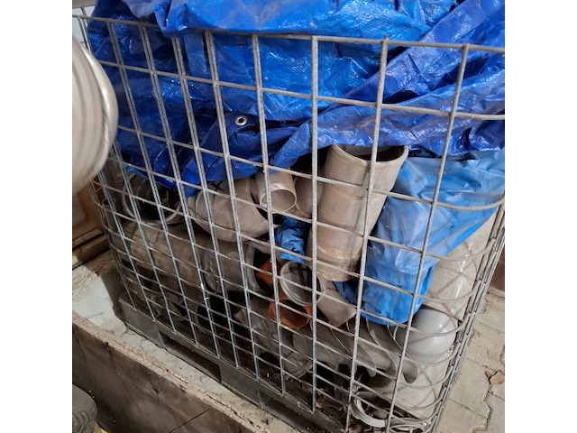 Diverse bouwmaterialen en 2x kist - afbeelding 3 van  9