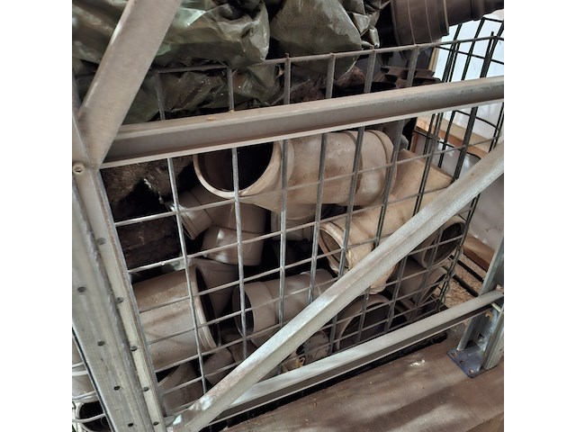 Diverse bouwmaterialen en 2x kist - afbeelding 4 van  9