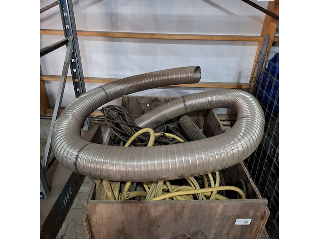 Diverse bouwmaterialen en 2x kist - afbeelding 6 van  9