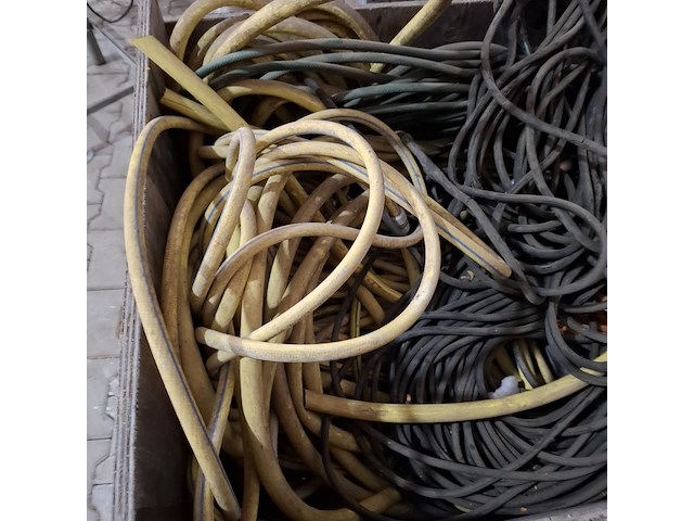 Diverse bouwmaterialen en 2x kist - afbeelding 9 van  9