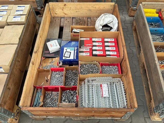 Diverse bouwmaterialen en bevestigingsmiddelen - afbeelding 1 van  10