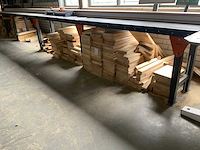 Diverse bouwmaterialen en zaagtafel - afbeelding 2 van  7