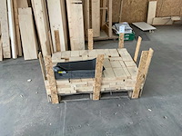 Diverse bouwmaterialen en zaagtafel - afbeelding 4 van  7