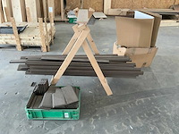 Diverse bouwmaterialen en zaagtafel - afbeelding 5 van  7