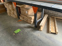 Diverse bouwmaterialen en zaagtafel - afbeelding 7 van  7