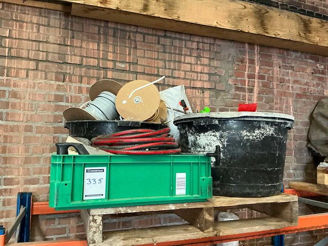 Diverse bouwmaterialen - afbeelding 1 van  2