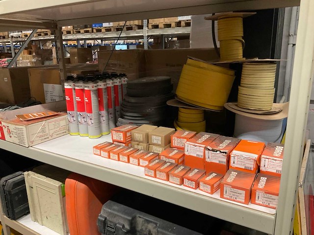 Diverse bouwmaterialen - afbeelding 1 van  6