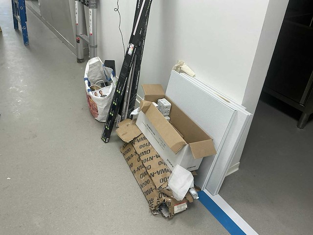 Diverse bouwmaterialen - afbeelding 1 van  9