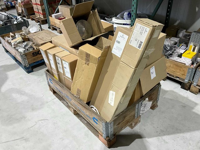 Diverse bouwmaterialen - afbeelding 1 van  8