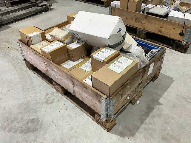 Diverse bouwmaterialen - afbeelding 1 van  9