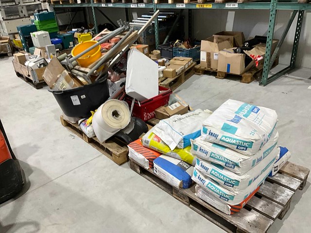 Diverse bouwmaterialen - afbeelding 1 van  13
