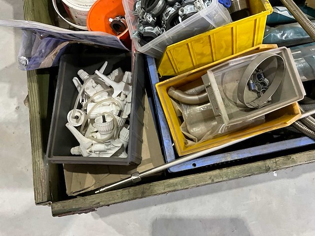 Diverse bouwmaterialen - afbeelding 1 van  6